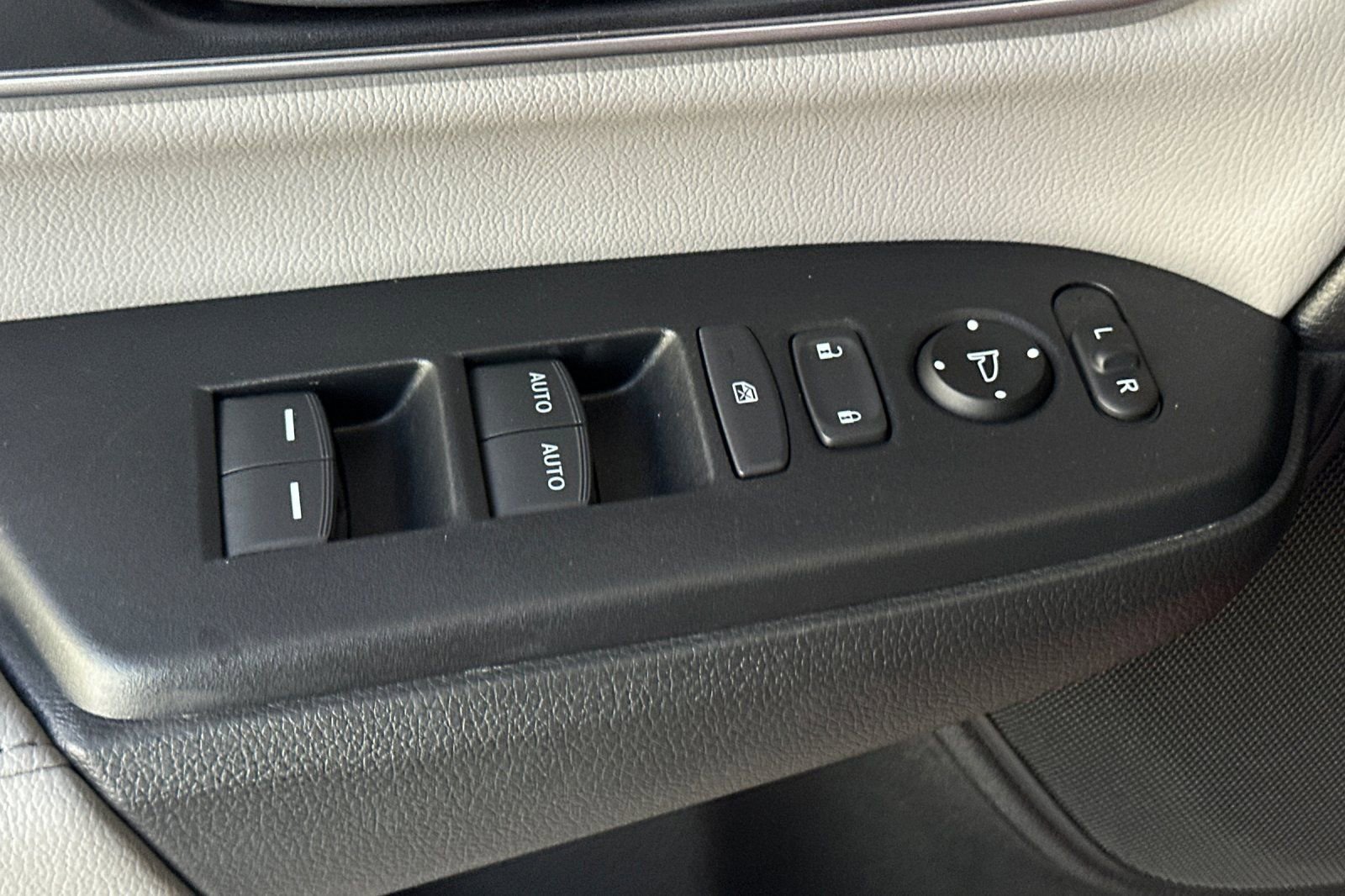 Used 2022 Honda CR-V Touring image 27