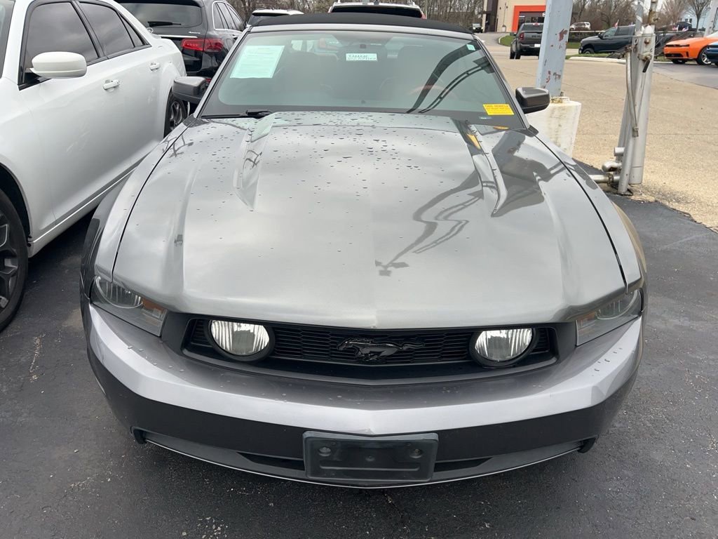 Used 2010 Ford Mustang GT RWD image 2