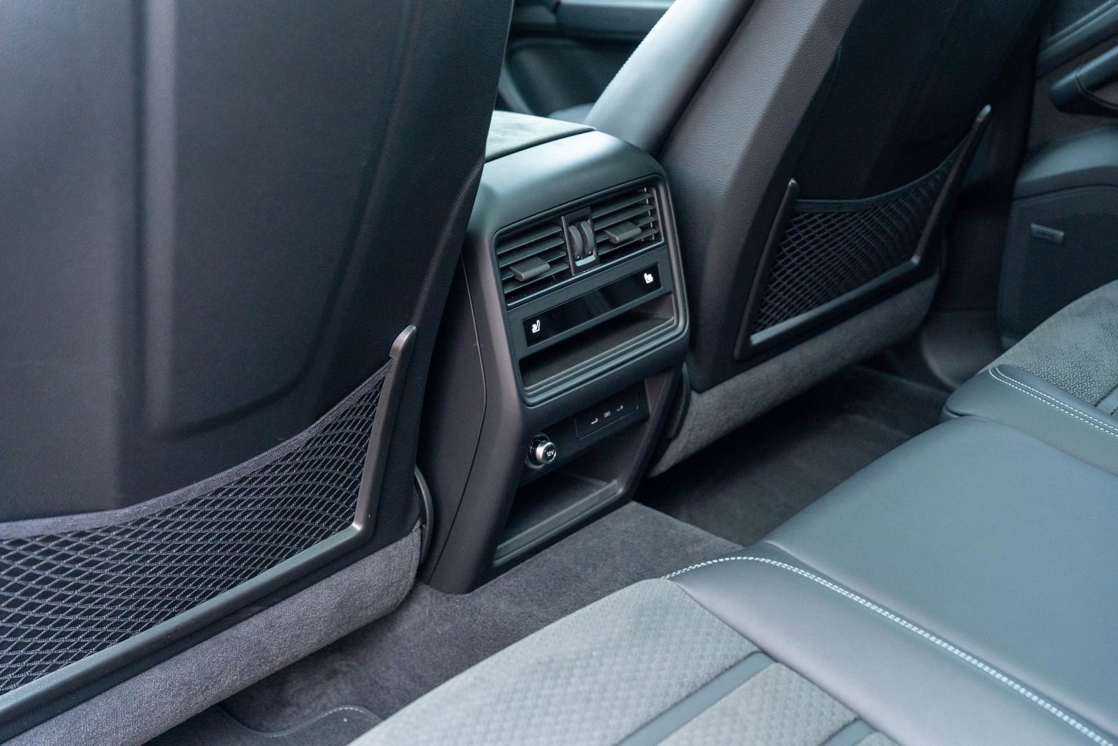 Certified 2025 Porsche Cayenne GTS image 34