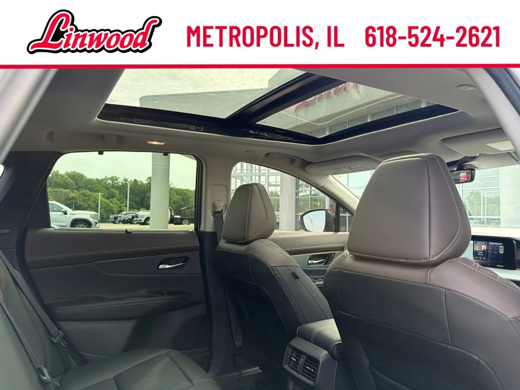 Used 2025 Nissan Murano Platinum w/ Cargo Package AWD/4WD image 4