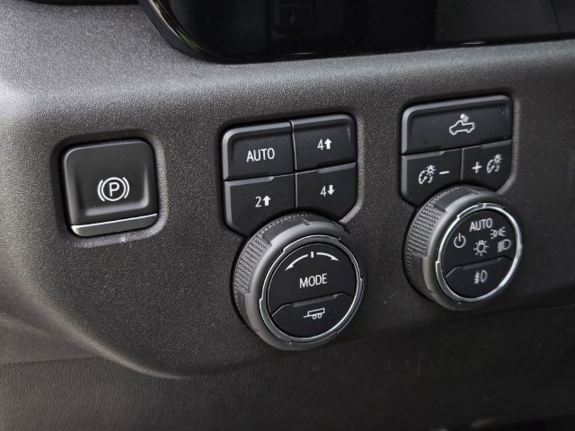 Used 2023 Chevrolet Silverado 1500 LT Trail Boss w/ LPO, Dark Essentials Package AWD/4WD image 18