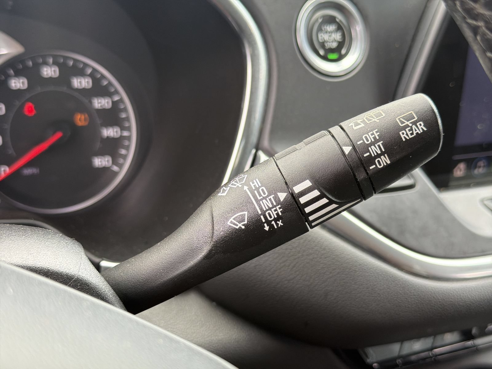 Used 2019 Chevrolet Blazer LT FWD image 27