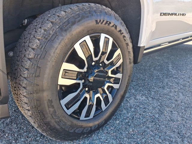 Certified 2025 GMC Sierra 2500 Denali Ultimate w/ Max Trailering Package image 9