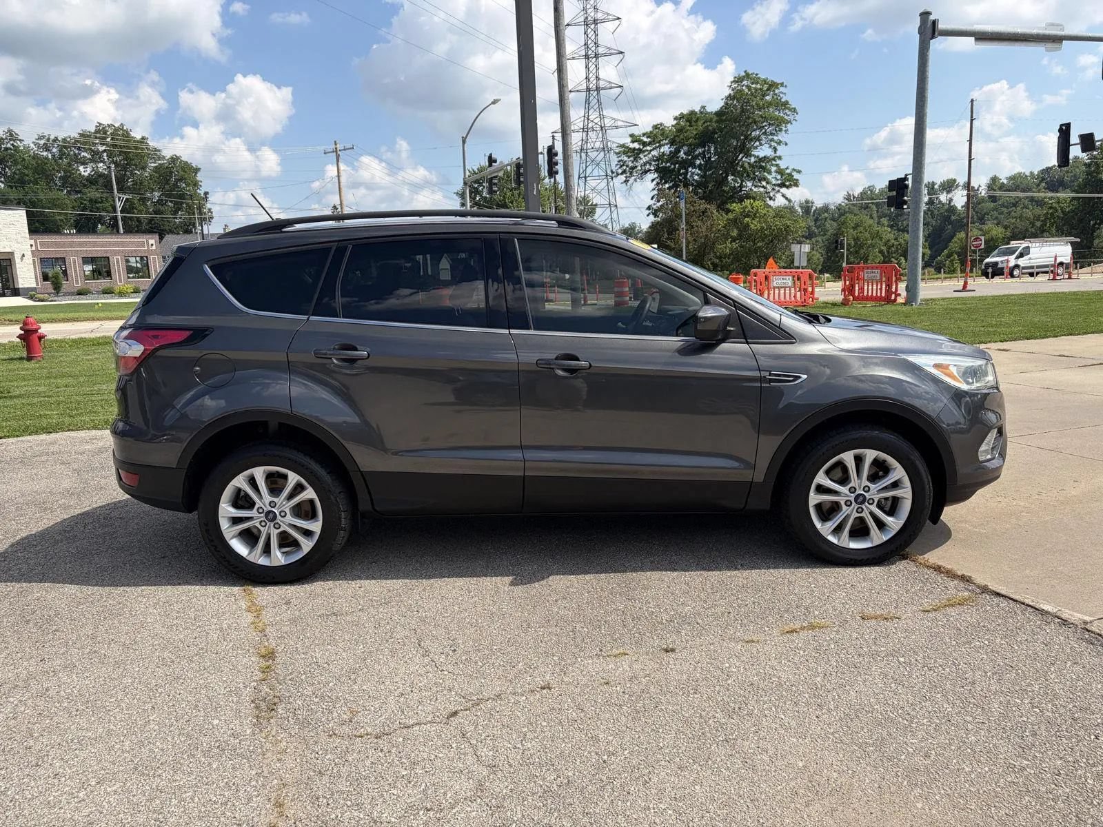 Used 2018 Ford Escape SE w/ SE Sync 3 Package AWD/4WD image 4