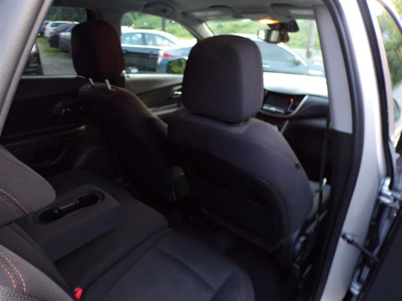 Used 2017 Chevrolet Trax LT AWD/4WD image 28