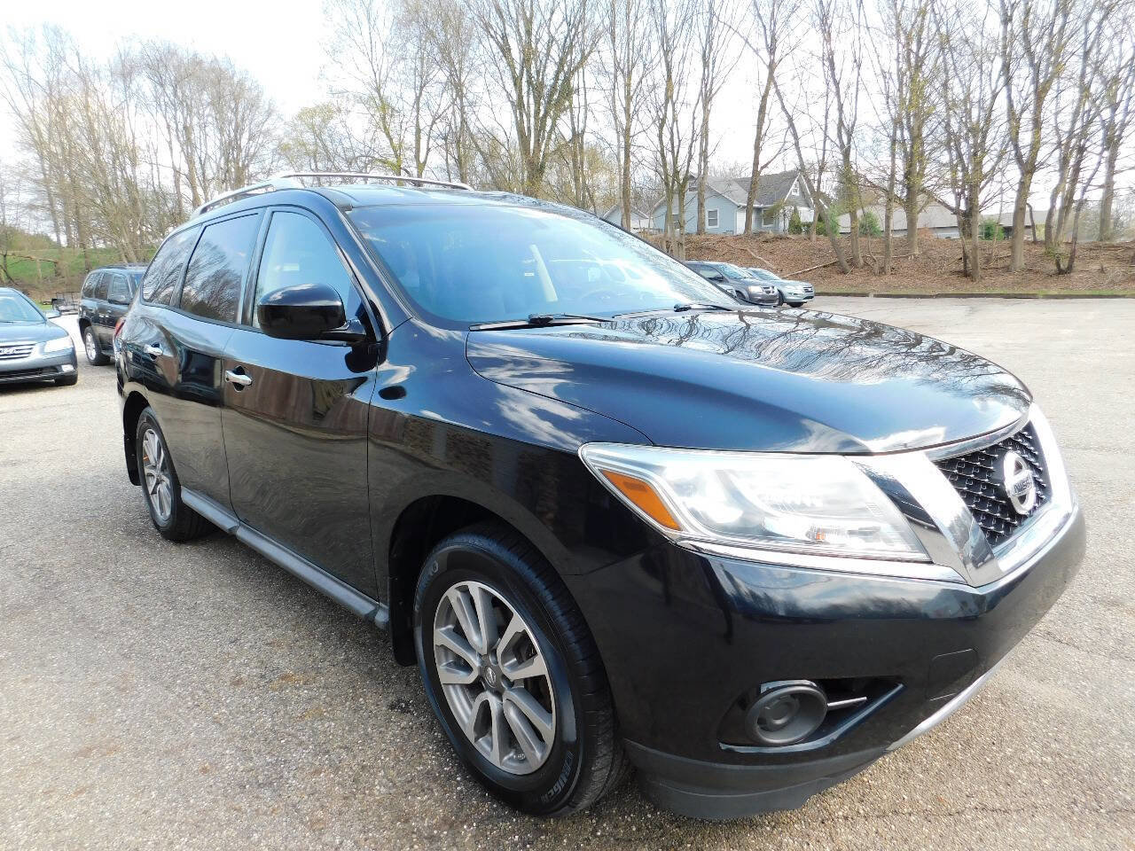 Used 2013 Nissan Pathfinder SV w/ Trailer Tow Pkg AWD/4WD image 1
