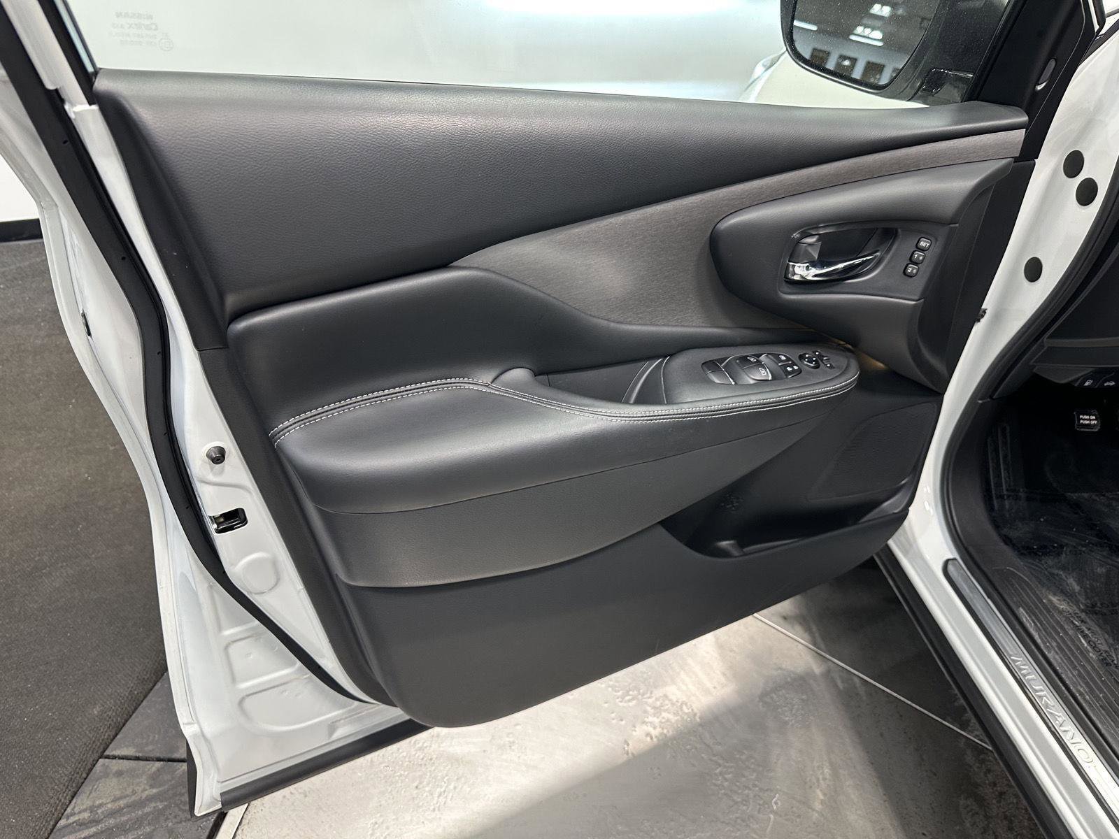 Used 2021 Nissan Murano SL w/ SL Moonroof Package image 9