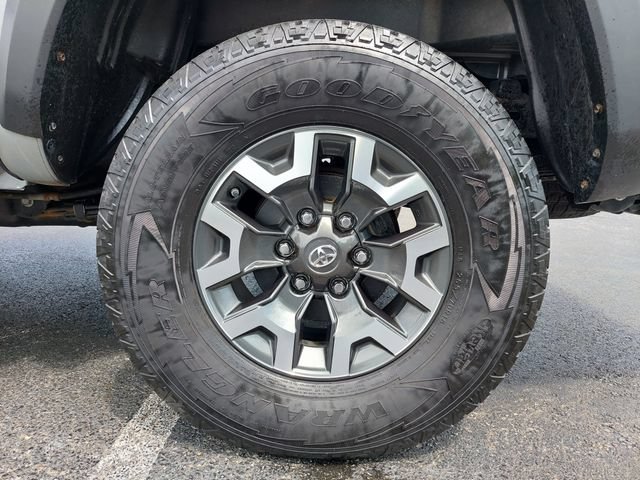 Used 2019 Toyota Tacoma TRD Off-Road w/ Technology Package AWD/4WD image 16