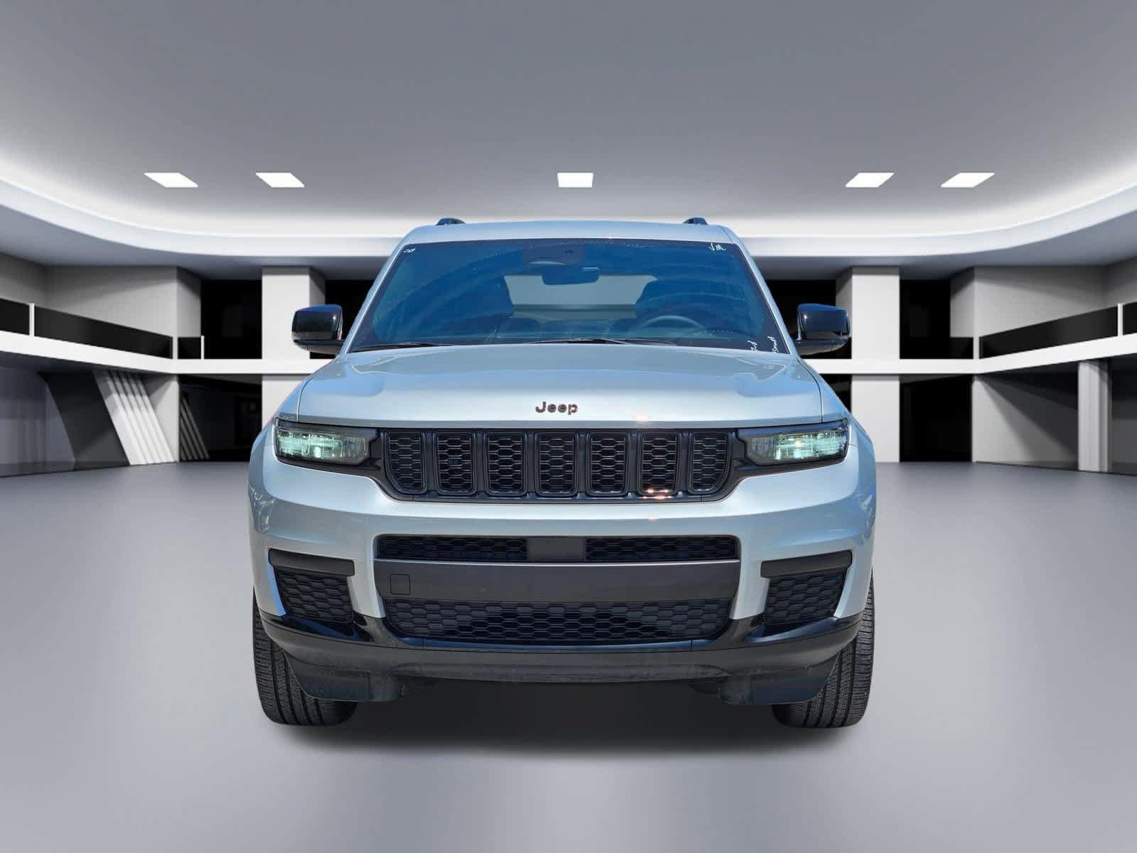 Used 2025 Jeep Grand Cherokee L Laredo AWD/4WD image 9