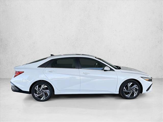Used 2025 Hyundai Elantra SEL FWD video 4