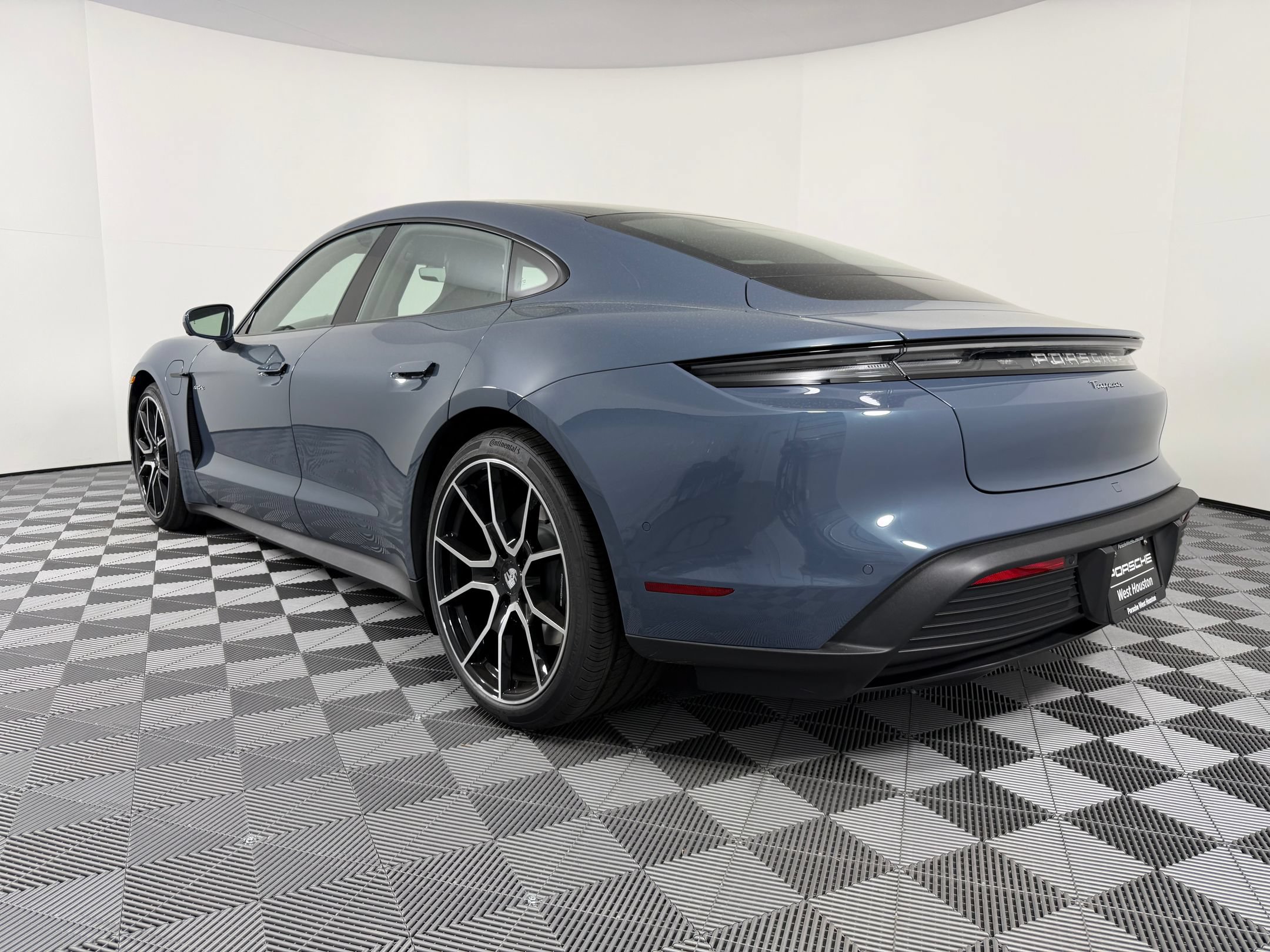 Certified 2026 Porsche Taycan AWD/4WD image 3