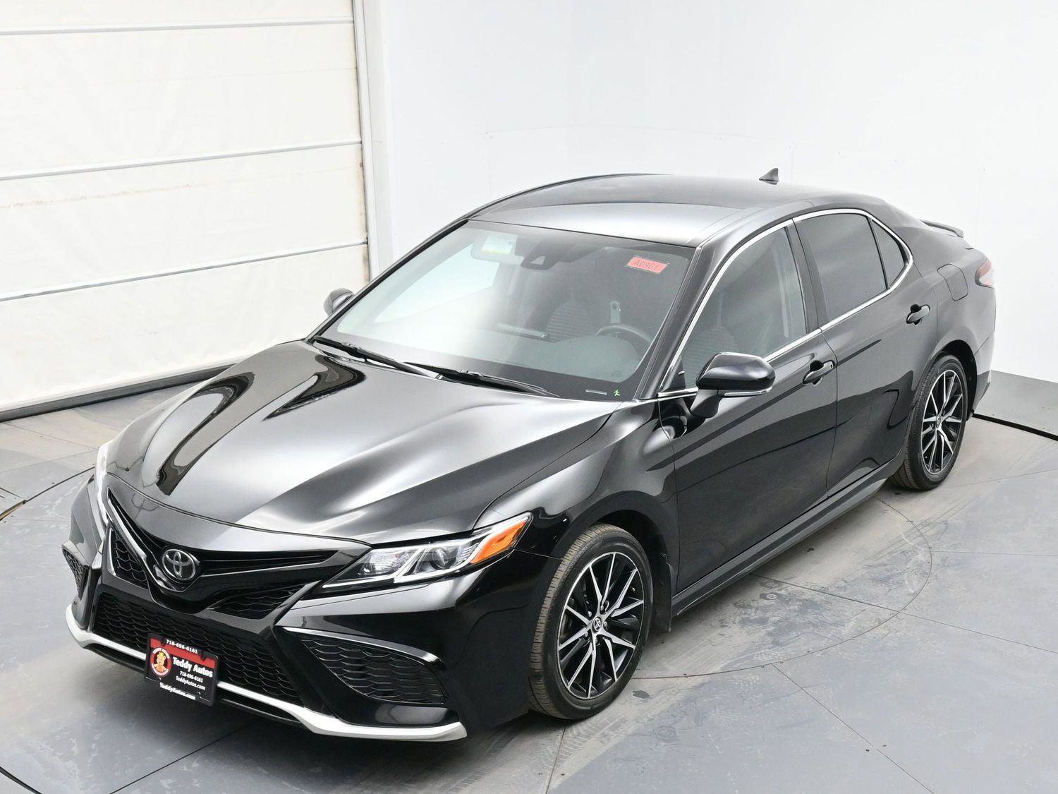 Used 2024 Toyota Camry SE image 34