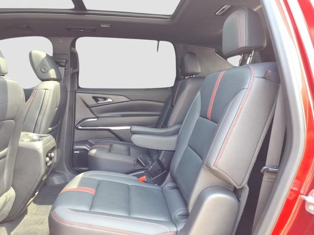 Used 2025 Chevrolet Traverse RS w/ LPO, Floor Liner Package FWD image 14