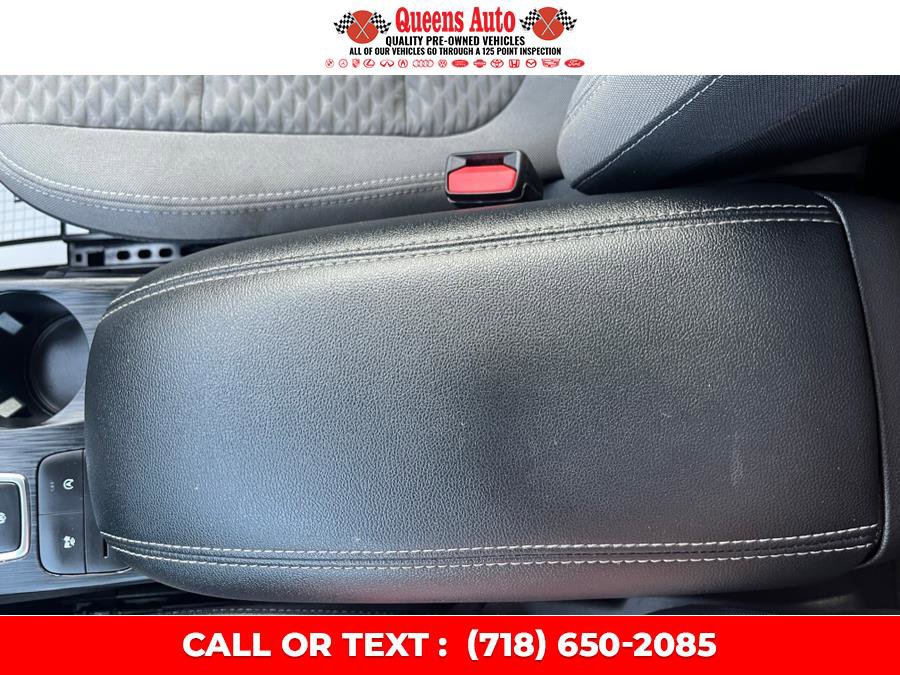 Used 2020 Ford Escape SE image 13