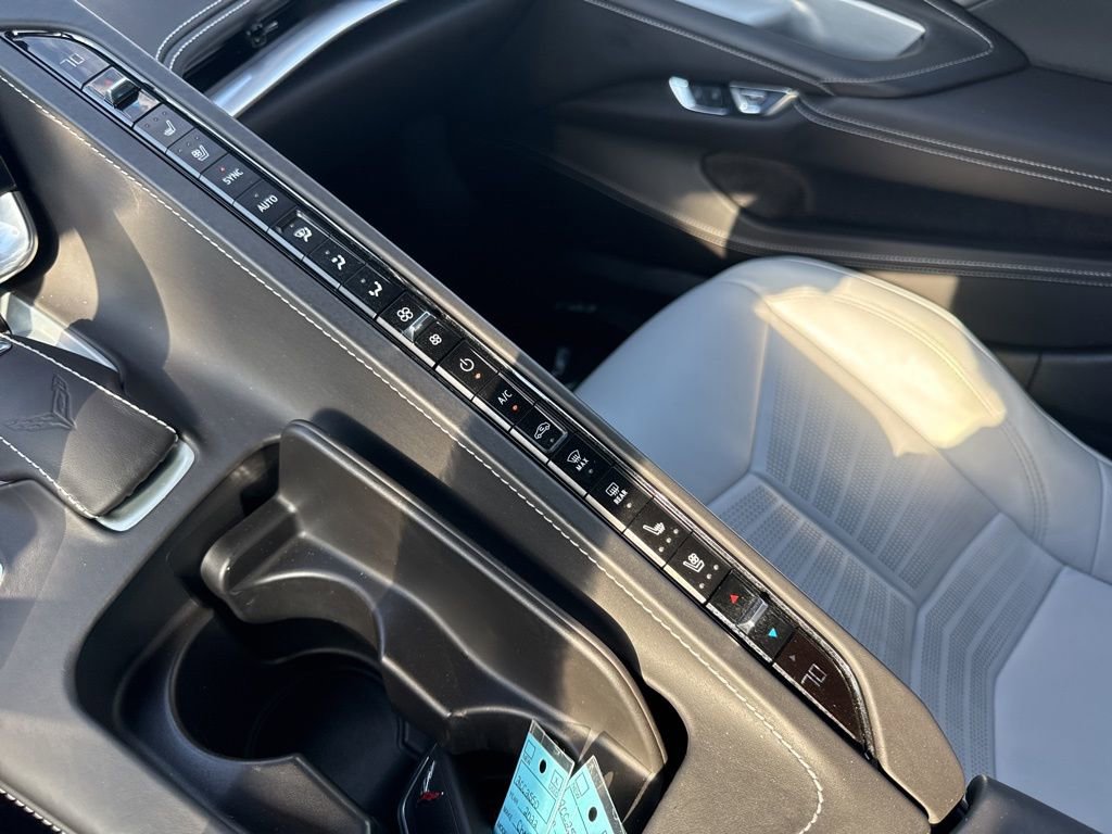Used 2022 Chevrolet Corvette Stingray Premium Cpe w/ Z51 Performance Package image 17