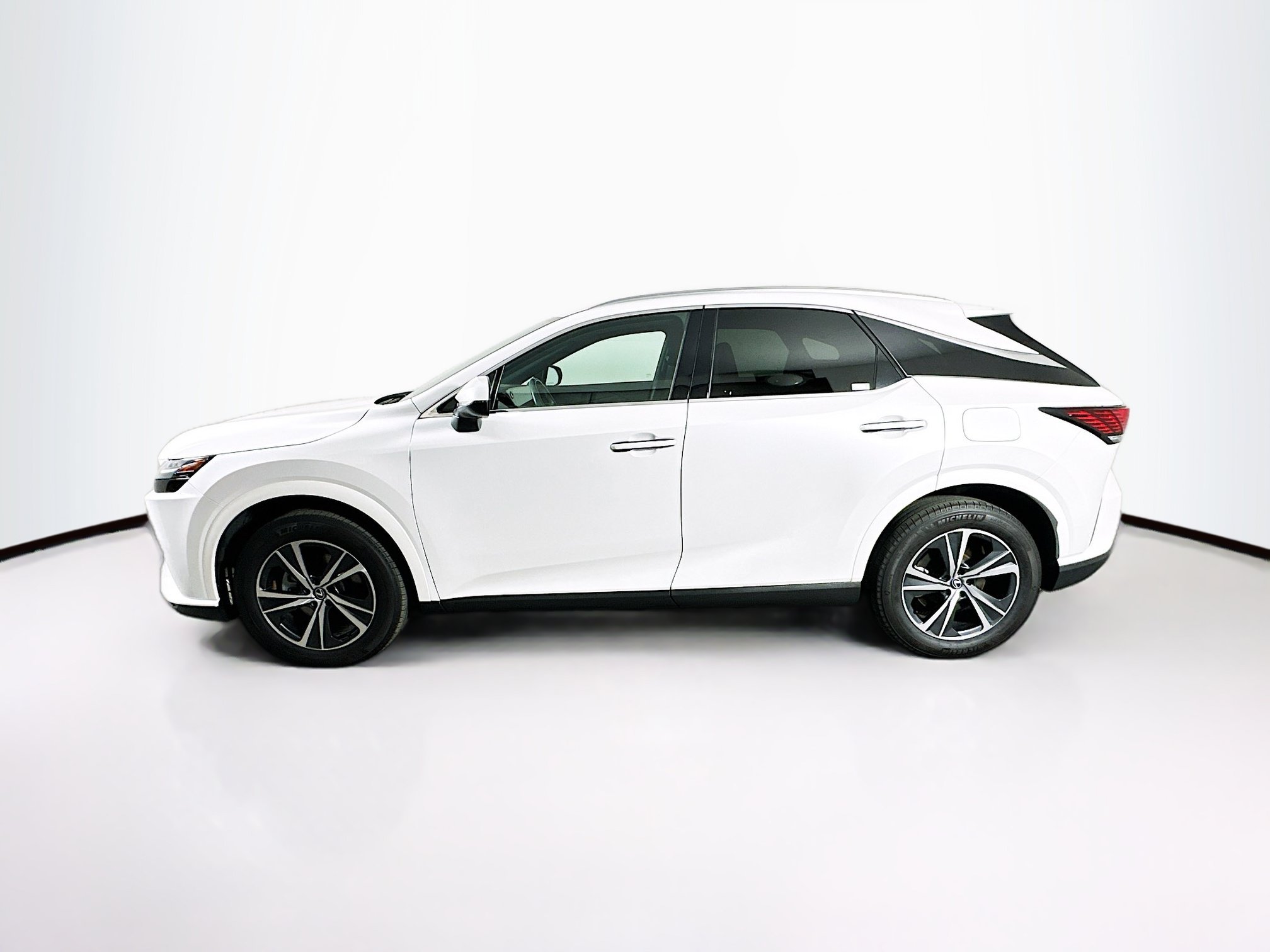 Used 2024 Lexus RX 350 Premium w/ Cold Area Package FWD image 4