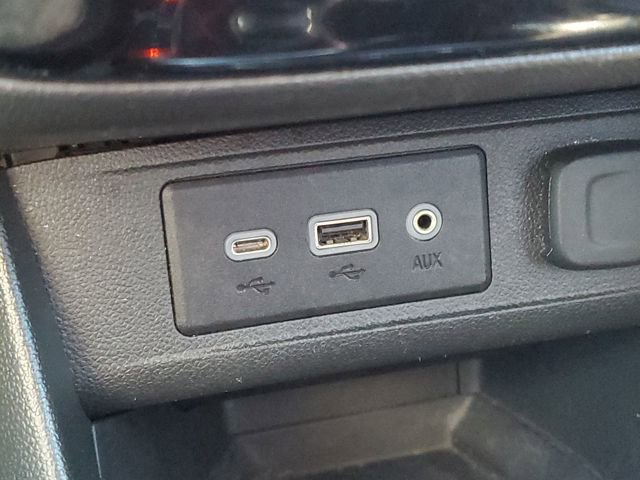 Used 2021 Buick Encore GX Select image 22