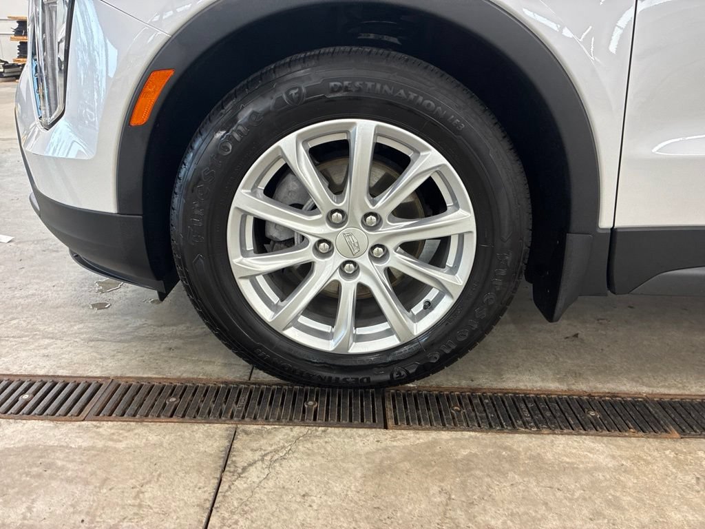 Used 2022 Cadillac XT4 Luxury w/ Cold Weather Package AWD/4WD image 28