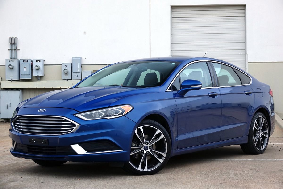 Used 2018 Ford Fusion SE w/ Fusion SE Technology Package image 2