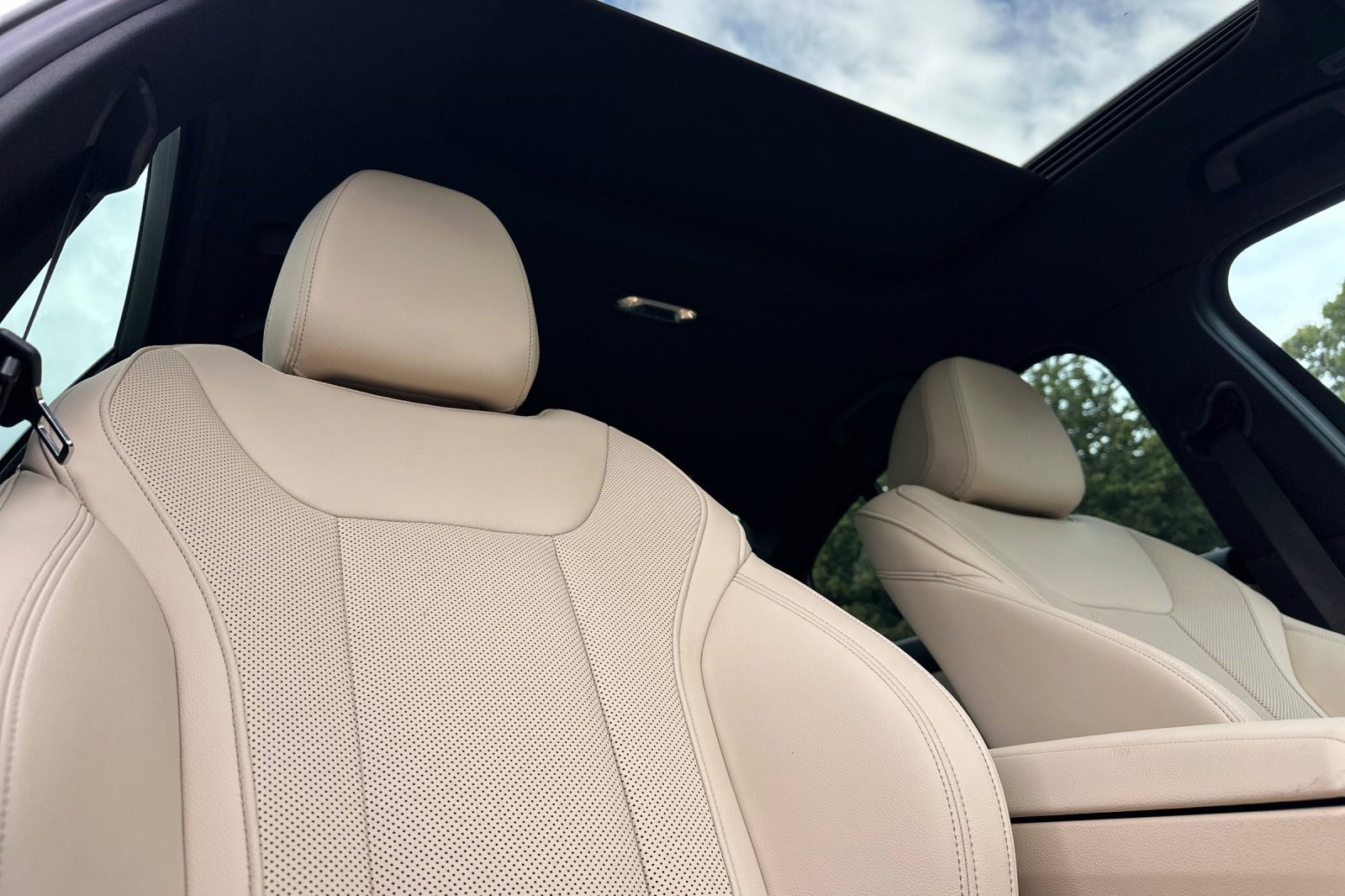 Used 2025 BMW 330i Sedan w/ Convenience Package image 20