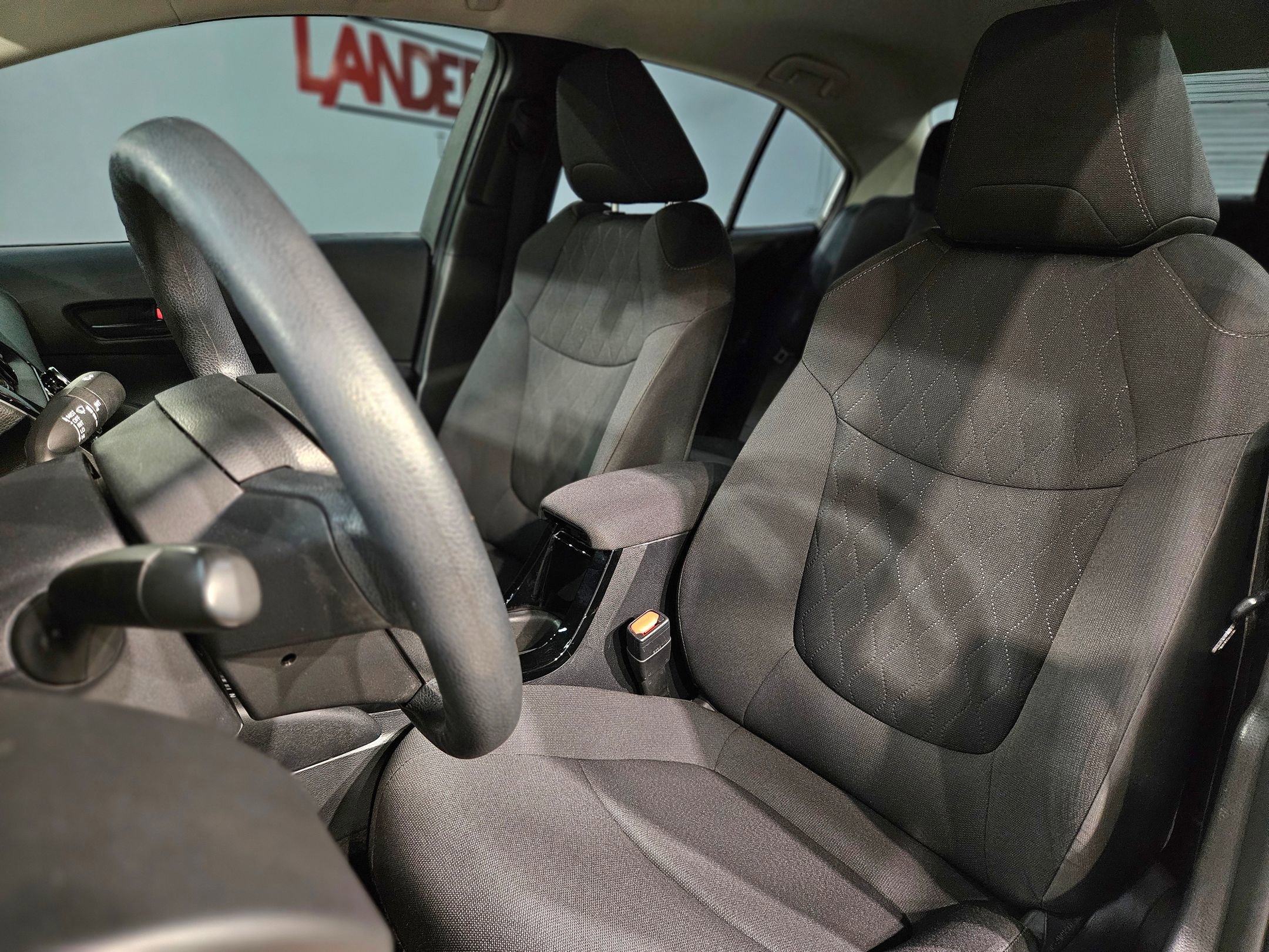 Used 2022 Toyota Corolla LE image 23