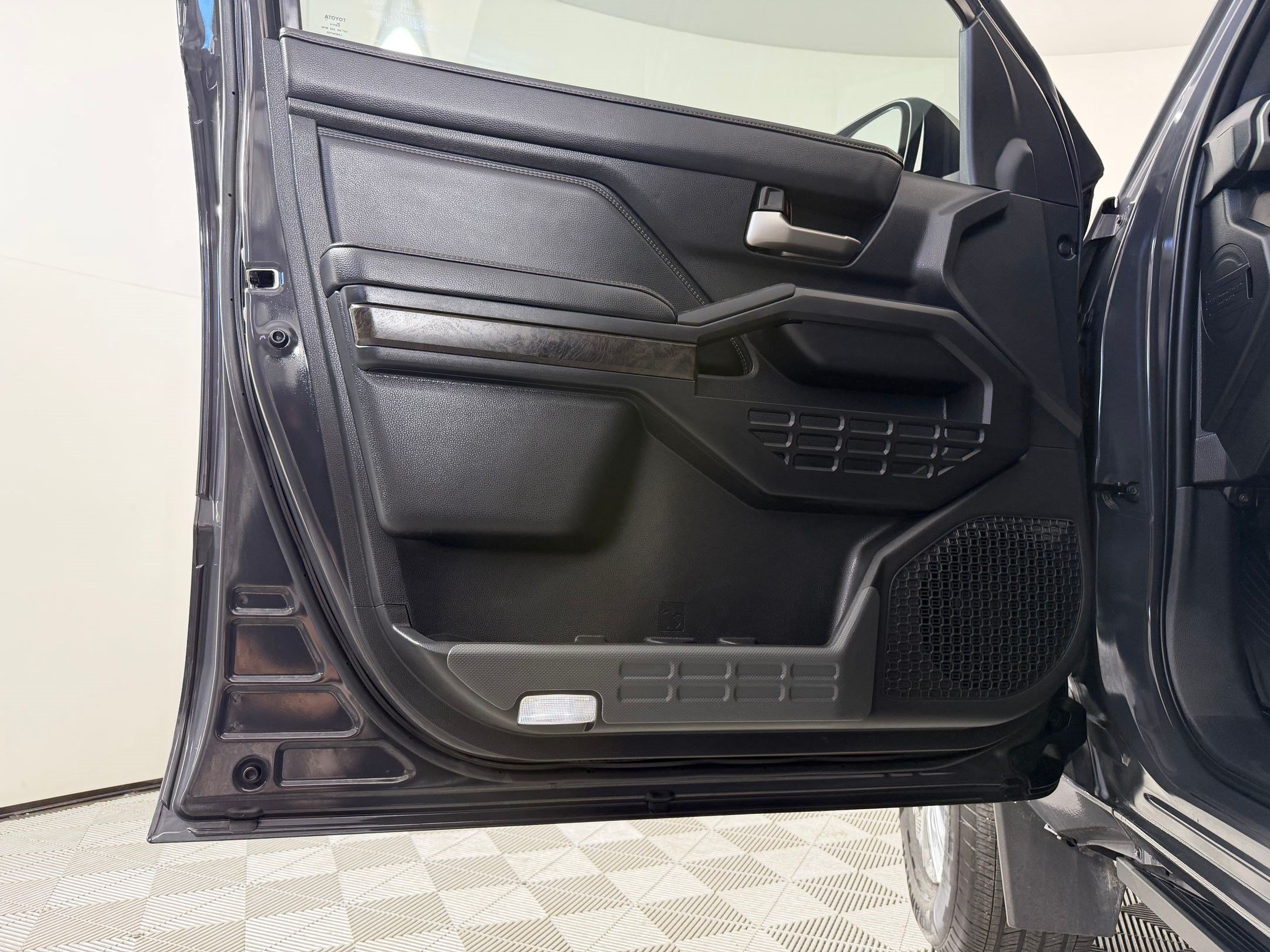 Used 2025 Toyota Tacoma Limited AWD/4WD image 13