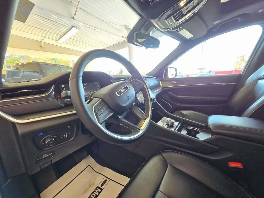 Used 2024 Jeep Grand Cherokee Limited 4xe image 10