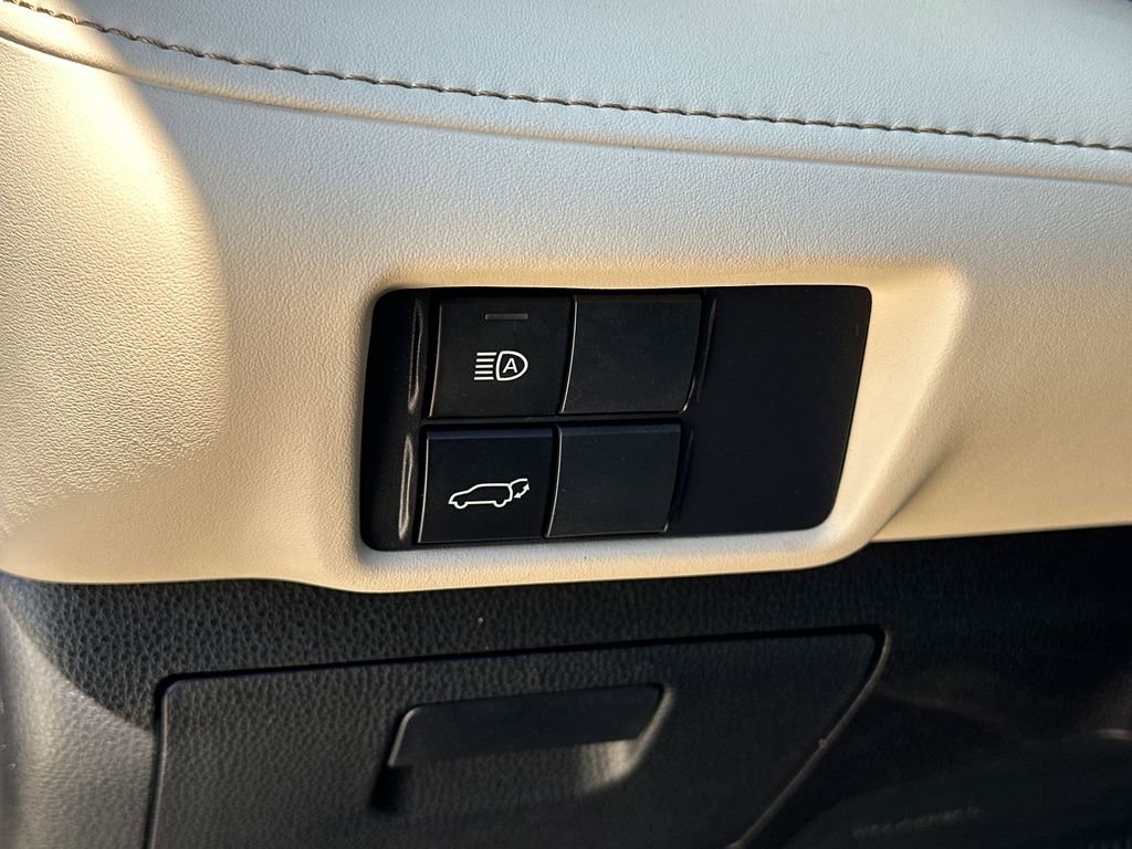 Used 2023 Toyota Highlander XLE image 23