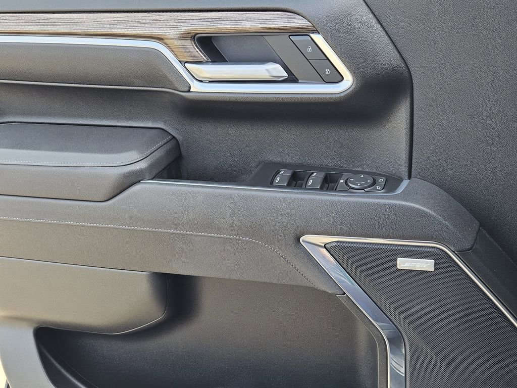 Used 2025 Chevrolet Silverado 1500 LT Trail Boss w/ Convenience Package II AWD/4WD image 28