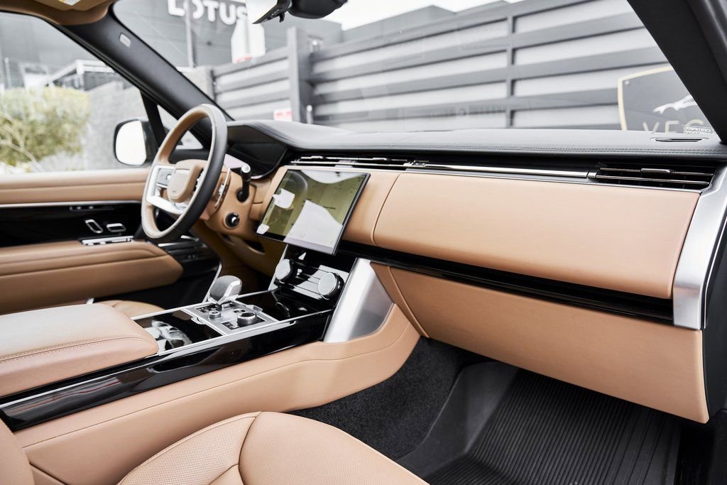 Used 2023 Land Rover Range Rover SE image 37