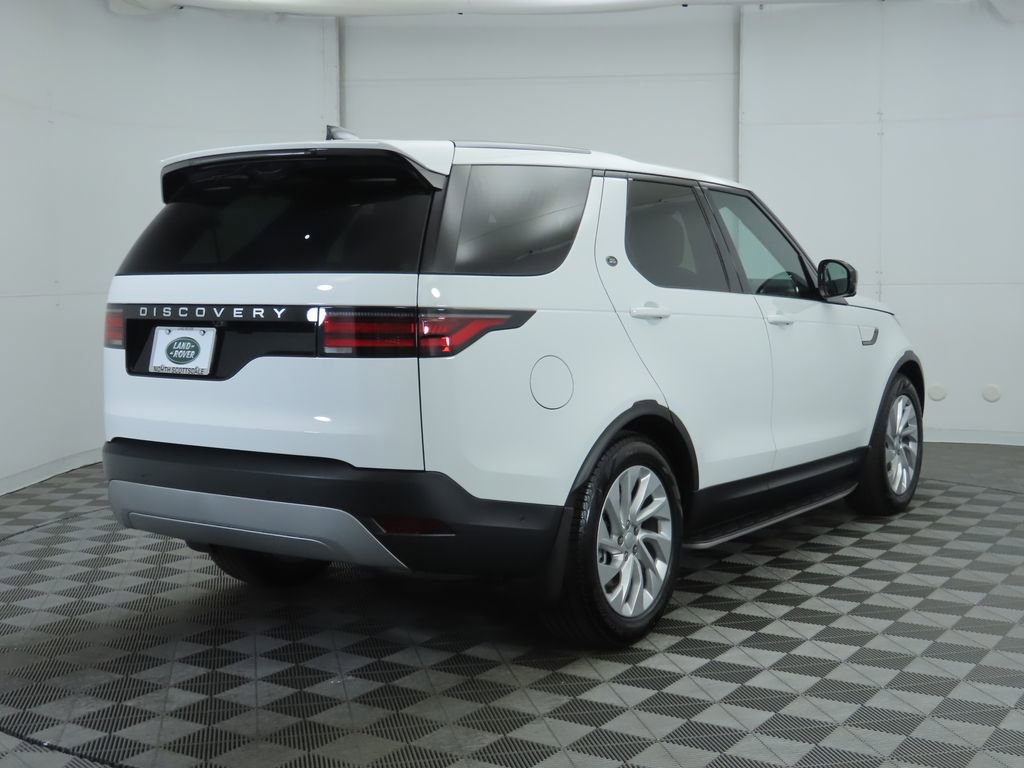 Used 2025 Land Rover Discovery S image 5