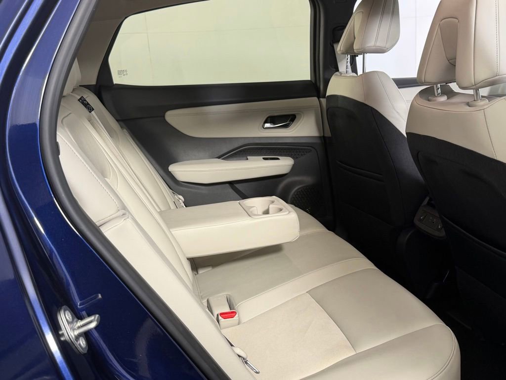 Used 2023 Nissan Ariya AWD image 28