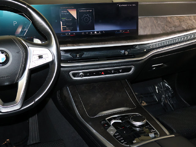 Used 2025 BMW X7 xDrive40i AWD/4WD image 17