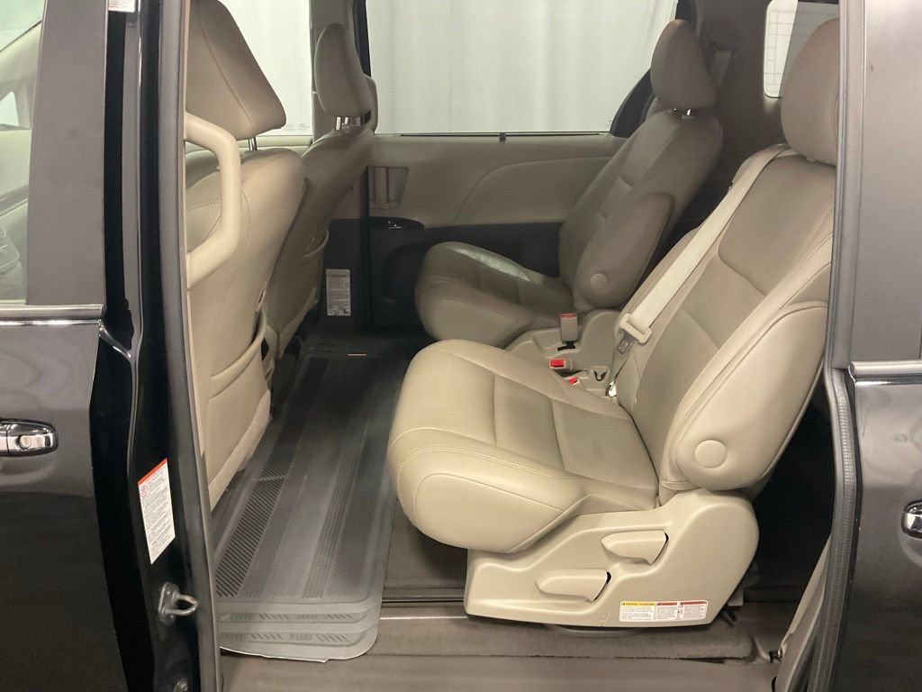 Used 2015 Toyota Sienna XLE FWD image 25