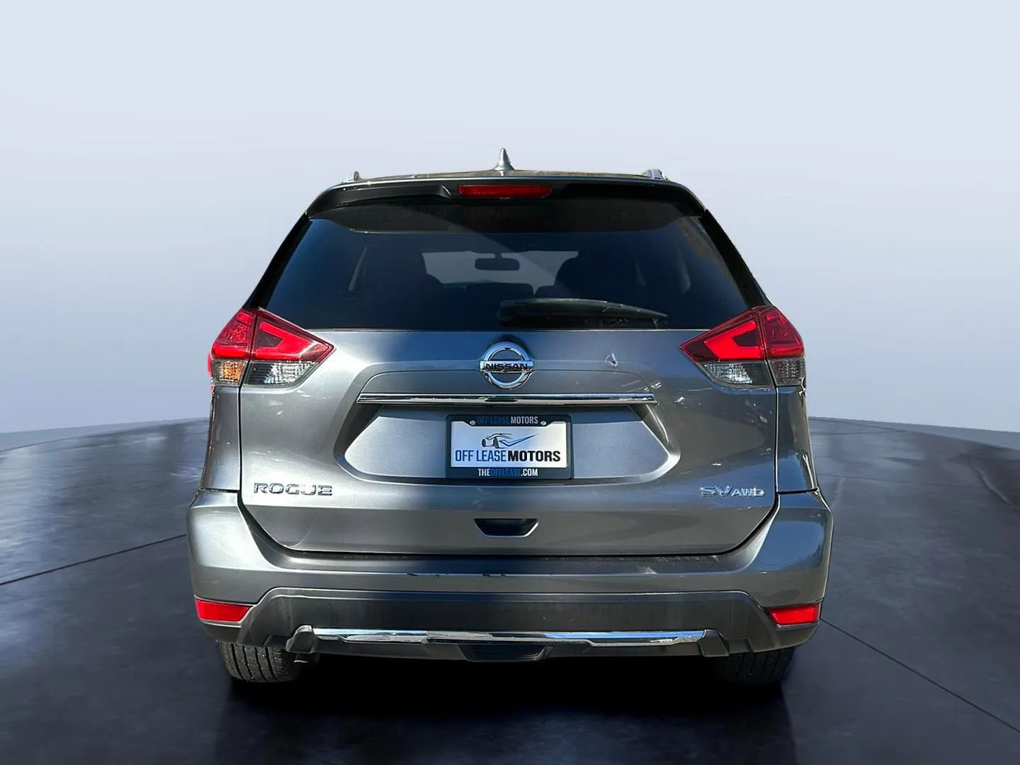 Used 2017 Nissan Rogue SV w/ Sun & Sound Touring Package image 4