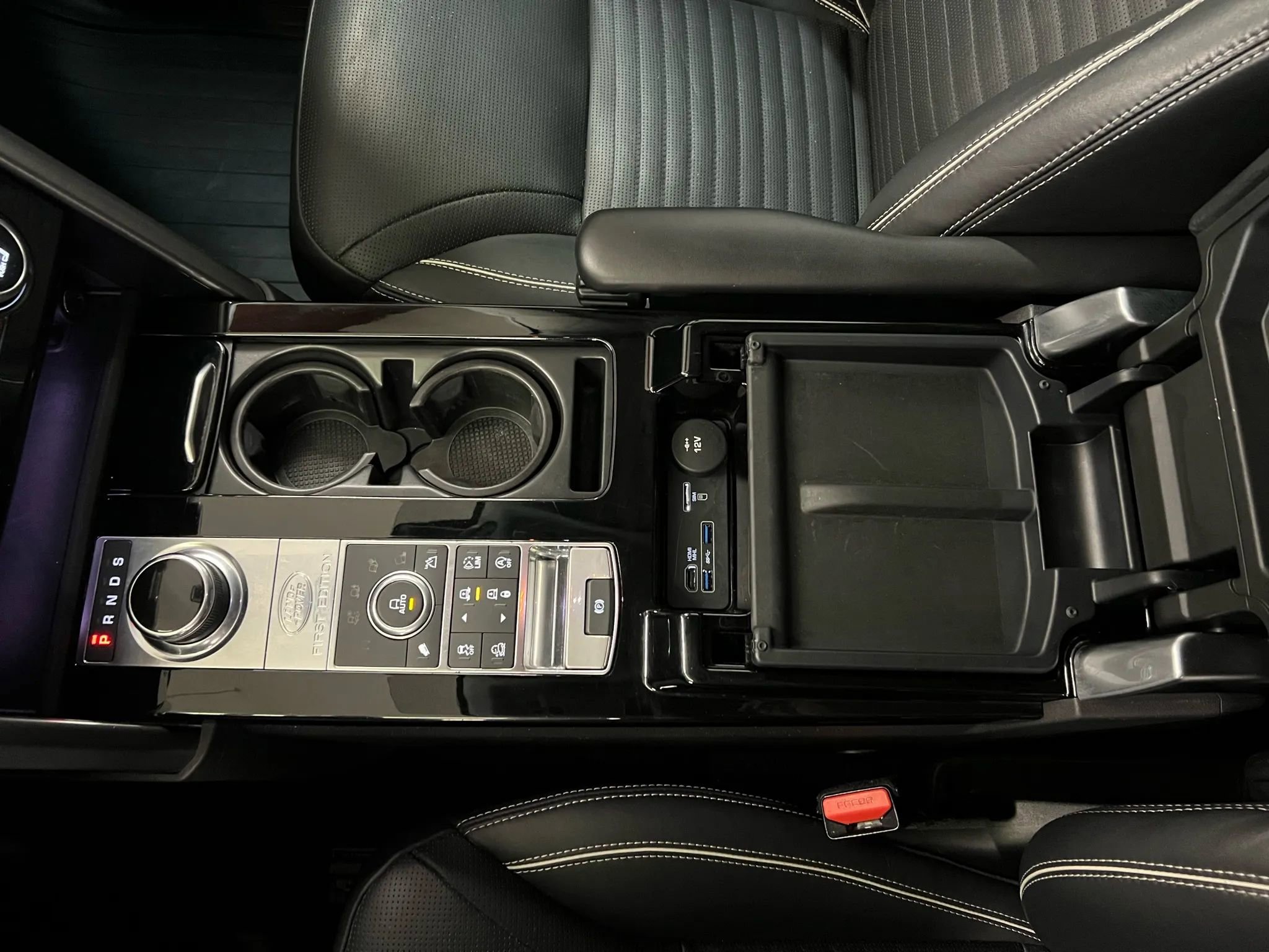 Used 2017 Land Rover Discovery First Edition image 26