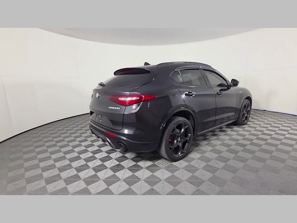 Used 2022 Alfa Romeo Stelvio Veloce AWD/4WD image 39