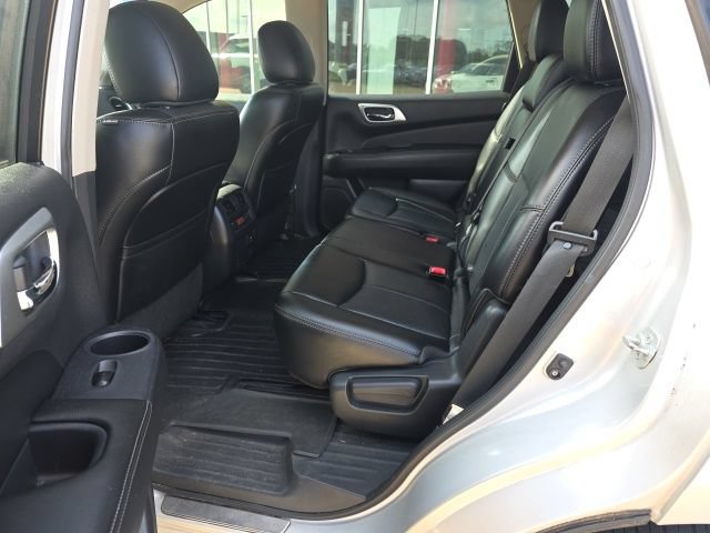 Used 2015 Nissan Pathfinder Platinum w/ Cargo Package FWD image 12