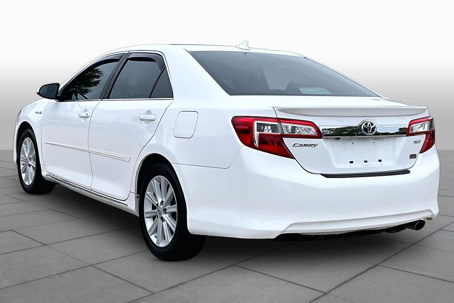 Used 2012 Toyota Camry XLE w/ Leather Pkg FWD image 12
