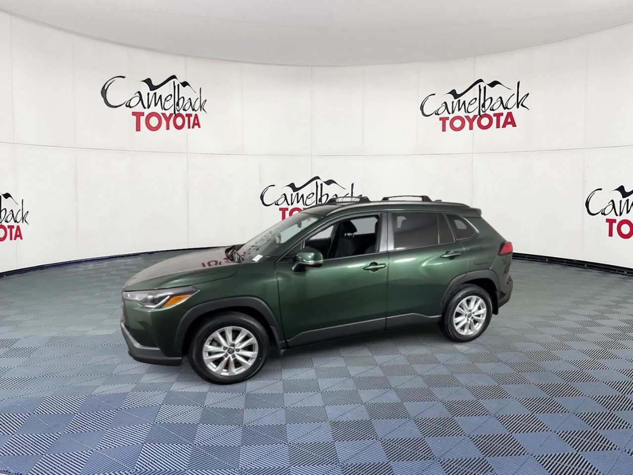 Used 2024 Toyota Corolla Cross LE w/ Moonroof Package FWD image 7