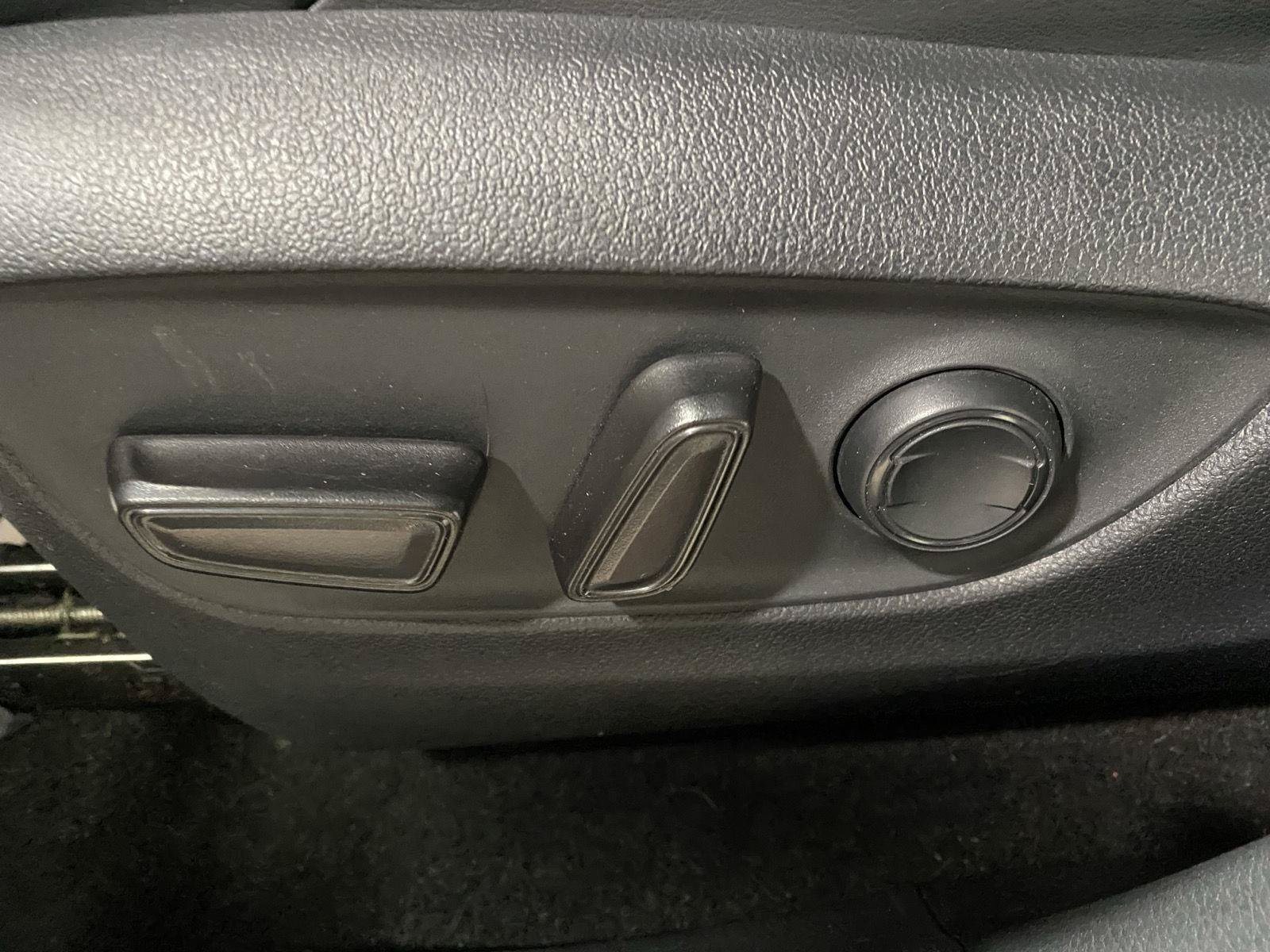 Used 2019 Toyota RAV4 Adventure AWD/4WD image 18