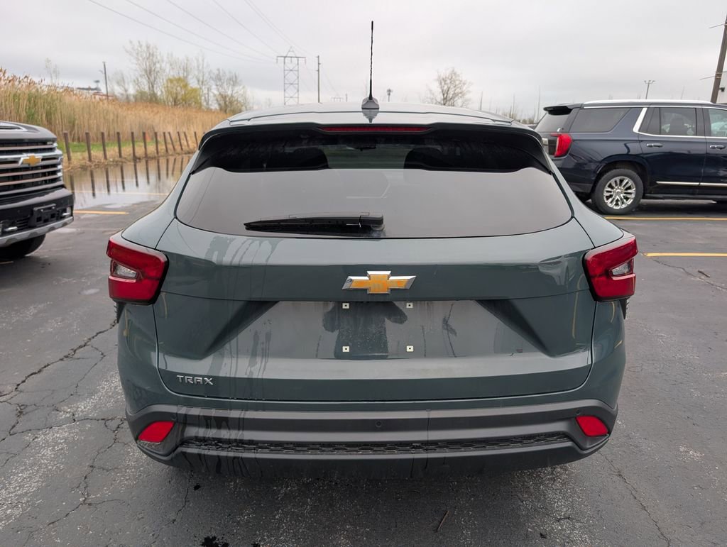Used 2025 Chevrolet Trax LS w/ LS Convenience Package FWD image 7