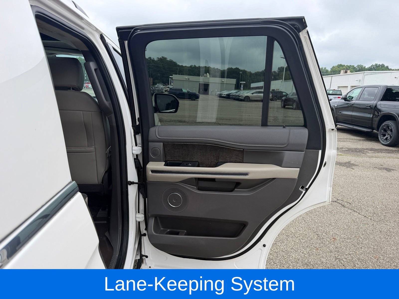 Used 2018 Ford Expedition Limited w/ Equipment Group 301A AWD/4WD image 39
