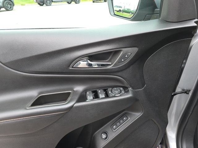 Used 2023 Chevrolet Equinox Premier AWD/4WD image 12