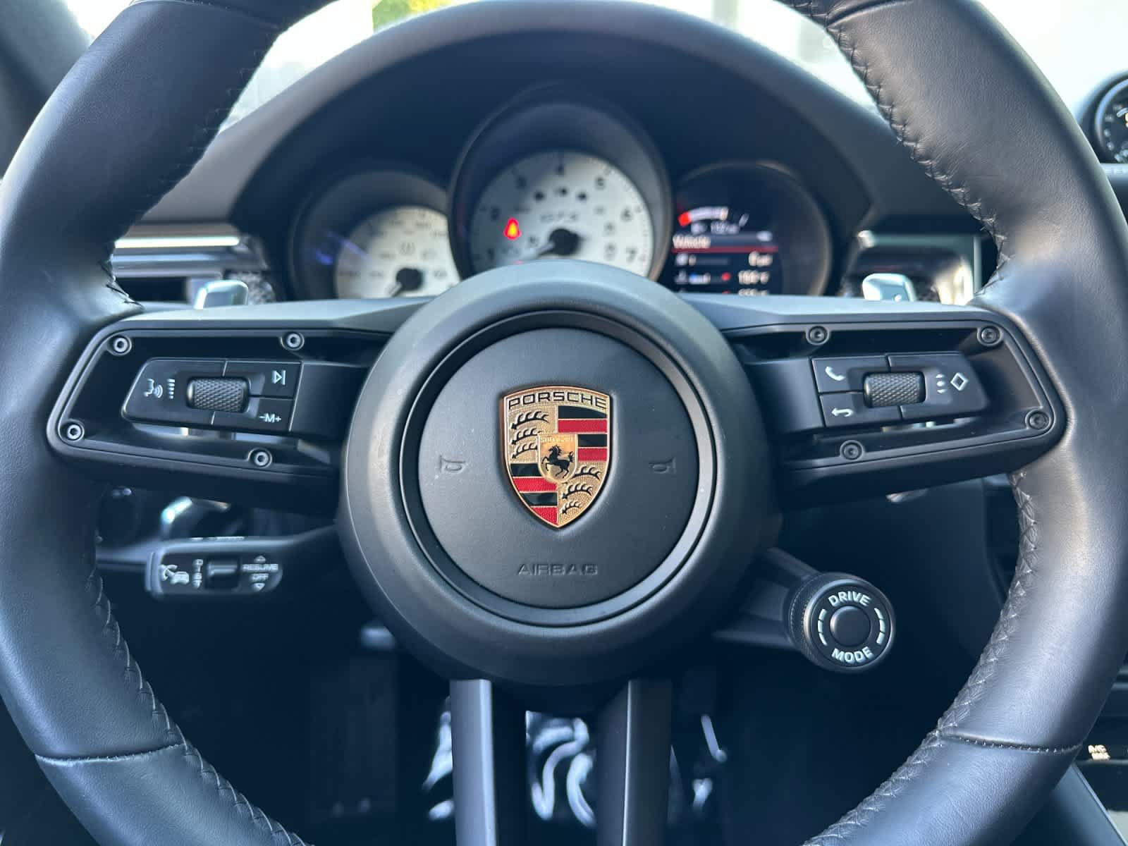 Certified 2025 Porsche Macan GTS AWD/4WD image 26