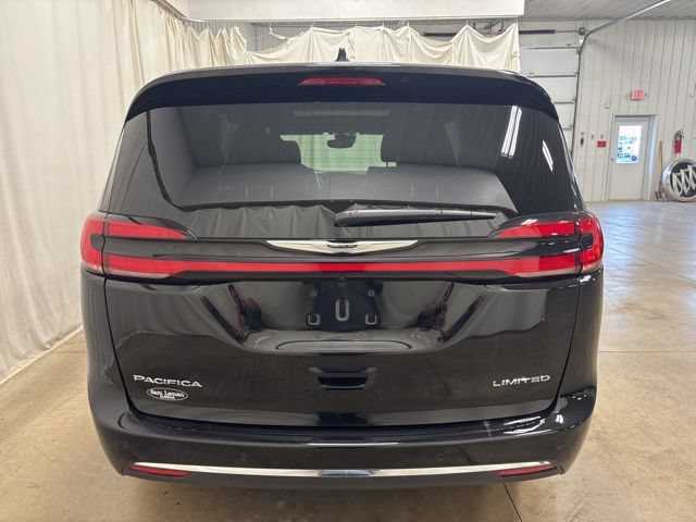 Used 2026 Chrysler Pacifica Limited FWD image 6