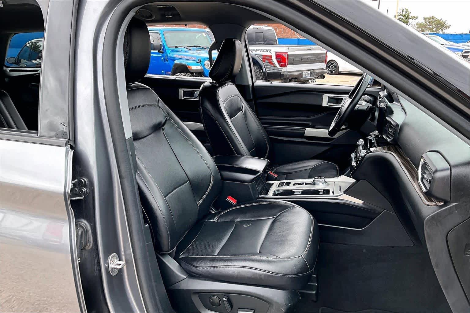 Used 2022 Ford Explorer Limited RWD image 9
