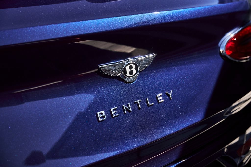 Used 2025 Bentley Bentayga Extended Wheelbase AWD/4WD image 11