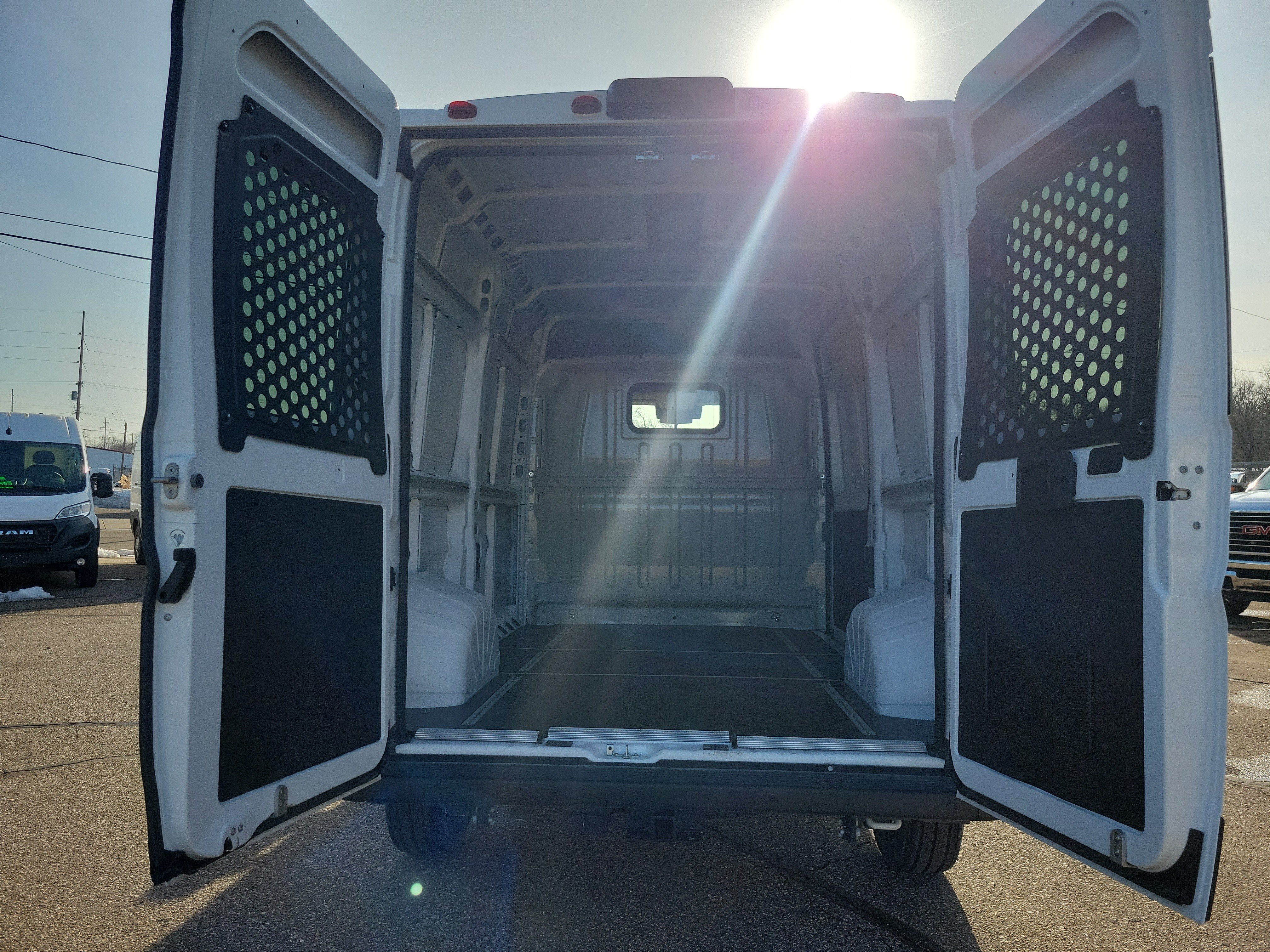 Used 2025 RAM ProMaster 2500 w/ Convenience Group FWD image 19