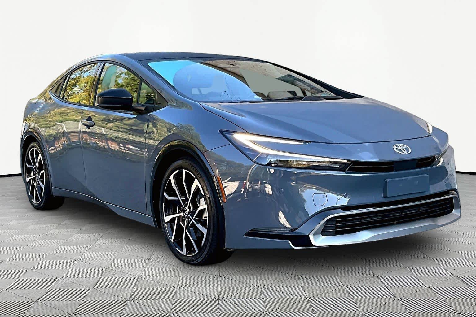 Used 2026 Toyota Prius Plug-In Hybrid FWD image 3